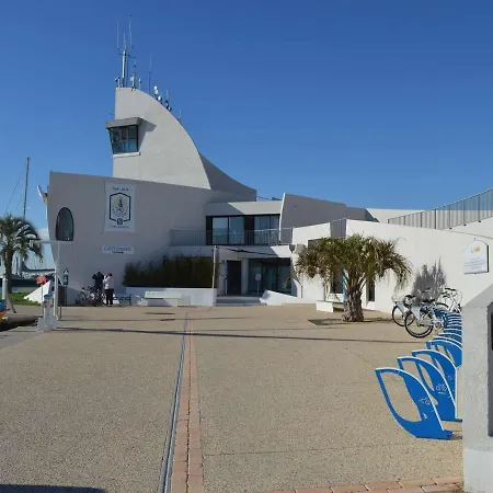 Duplex 3 Pieces Avec Piscine, Climatisation Et Garage A Port Camargue - Fr-1-250-192 Le Grau-du-Roi