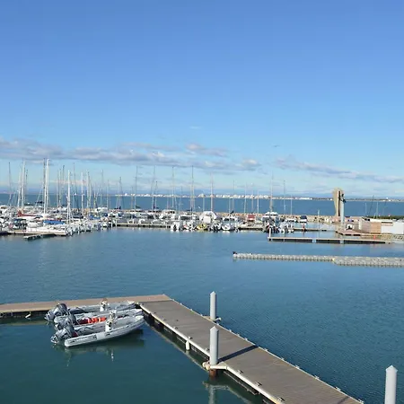 Apartment Duplex 3 Pieces Avec Piscine, Climatisation Et Garage A Port Camargue - Fr-1-250-192 Le Grau-du-Roi